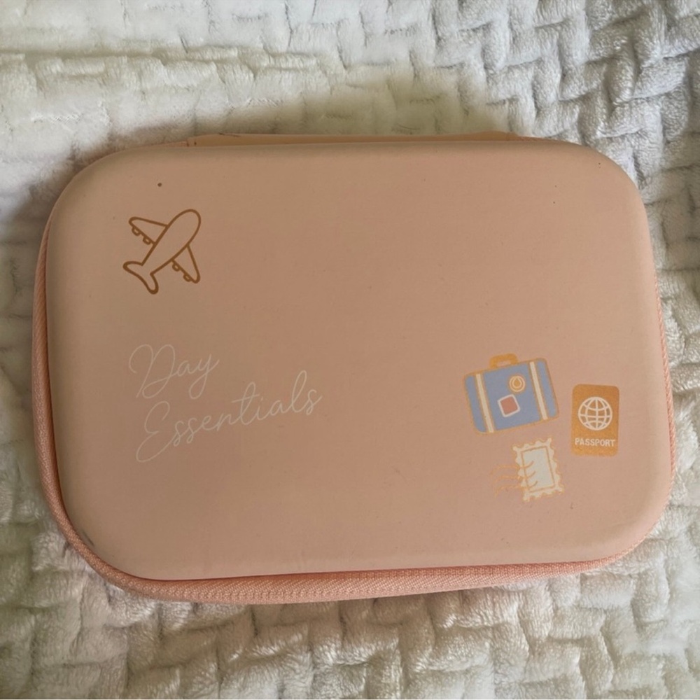 Monat travel skincare set